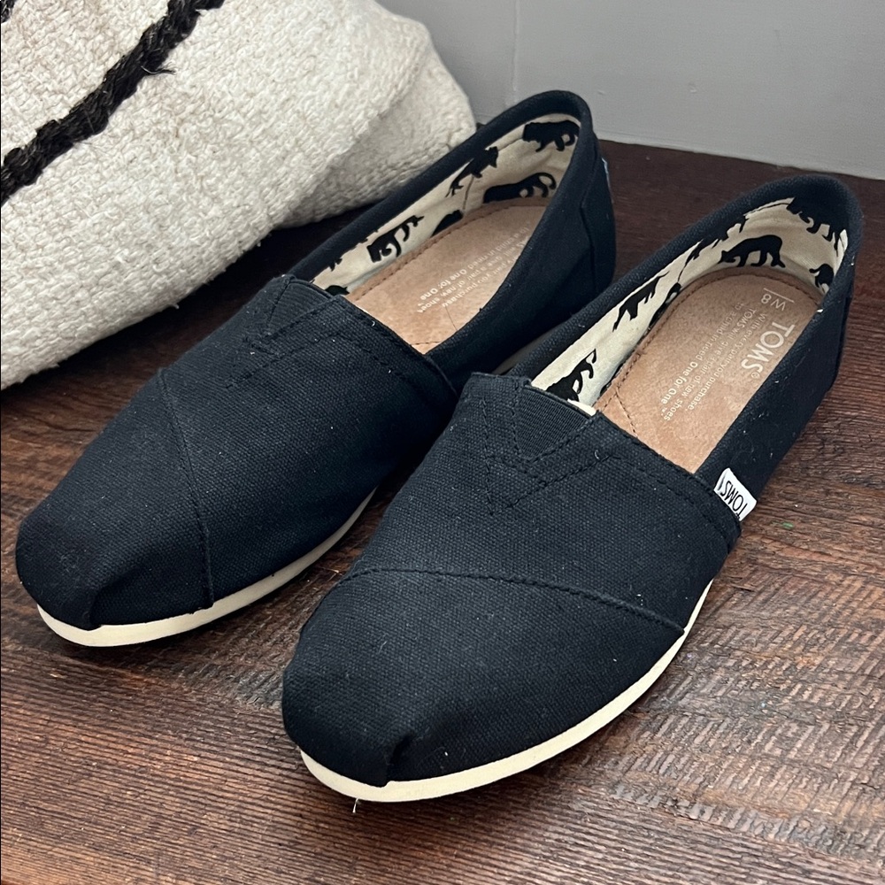 NWOB Toms Classic Canvas Slip-Ons
